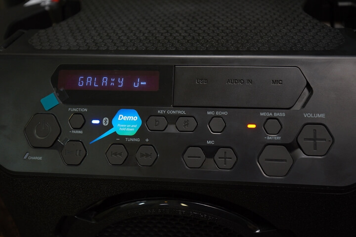 Các nút điều kiểm trên loa di động Sony GTK PG-10