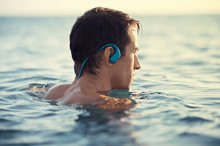  Sử dụng máy nghe nhạc Walkman NW-WS413 khi bơi lội