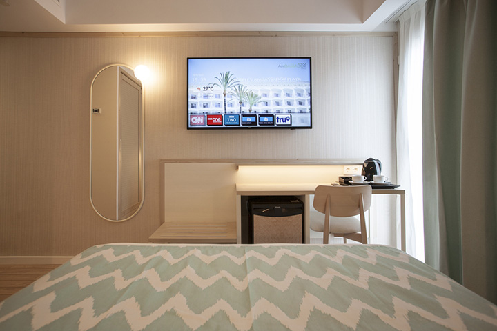 Philips Hotel TV tại chuỗi khách sạn Ambassador Playa của Tây Ban Nha