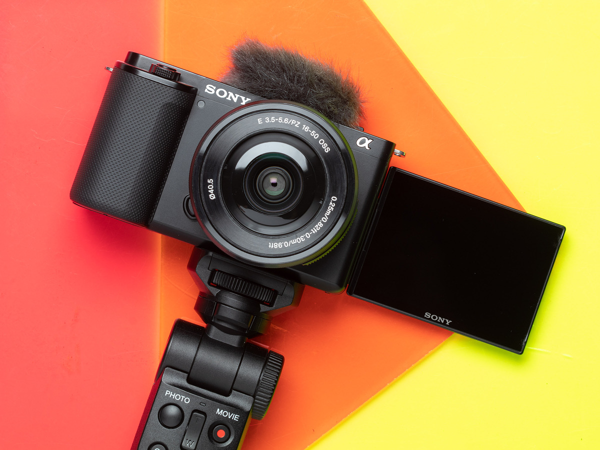 Làm vlog nên mua máy ảnh nào? 4 máy ảnh Sony không thể bỏ qua