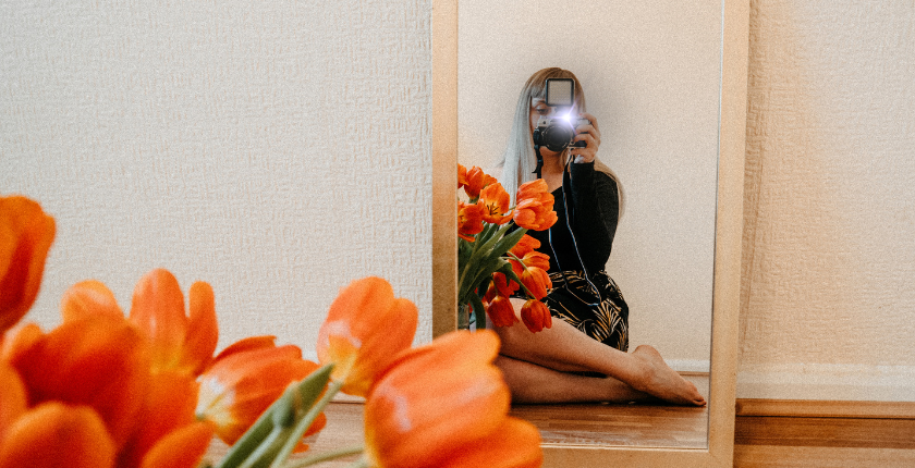 kiểu chụp ảnh trước gương đèn flash đẹp 