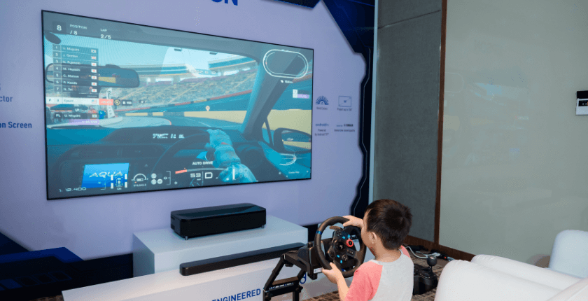 Epson EH-LS800B gây ấn tượng mạnh với khả năng trình chiếu khung hình lên đến 120 inch