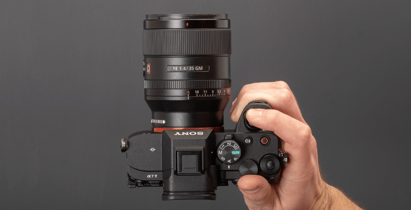 Máy ảnh Sony A7V là mẫu Alpha 7 tiêu chuẩn đầu tiên hỗ trợ 4K120p