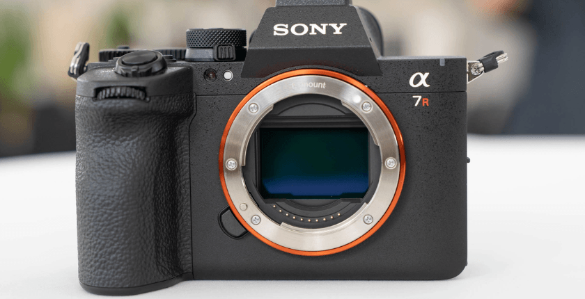 Chụp liên tiếp 30 fps và Pixel Shift 240 megapixel