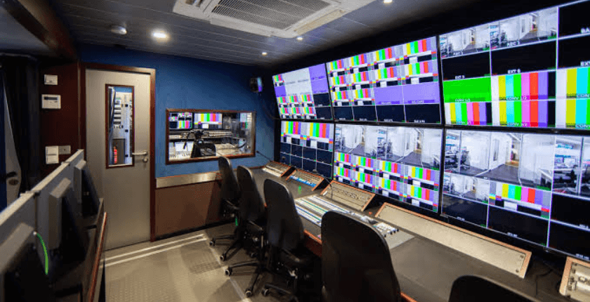 Monitoring và hệ thống xử lý tín hiệu bên trong xe OB Van