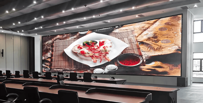LED P2 phù hợp hơn với màn hình lớn và khoảng cách quan sát xa