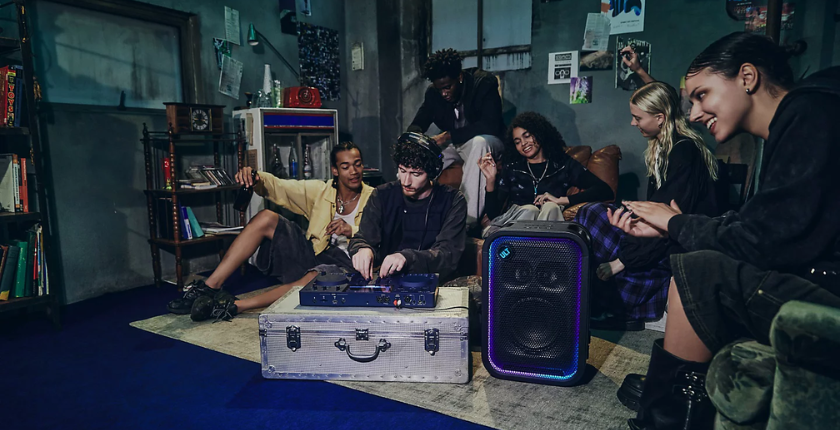 Kết nối DJ và karaoke cho những bữa tiệc sôi động